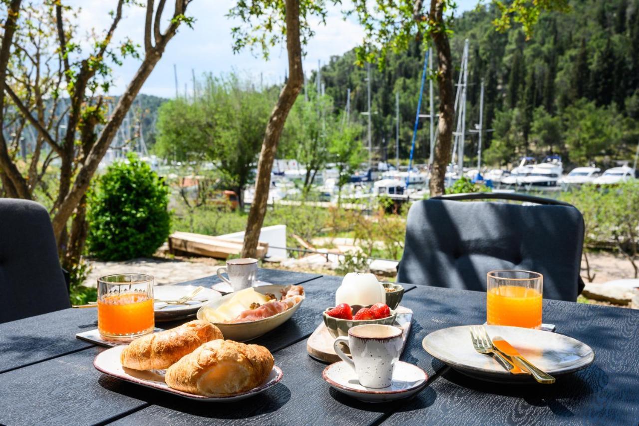 Mila And Jurija Formenti 2 Apartments In Heart Of Nautic Marina, With Heated Swimming Pool, Bikes, Sup, Kajak Skradin Dış mekan fotoğraf