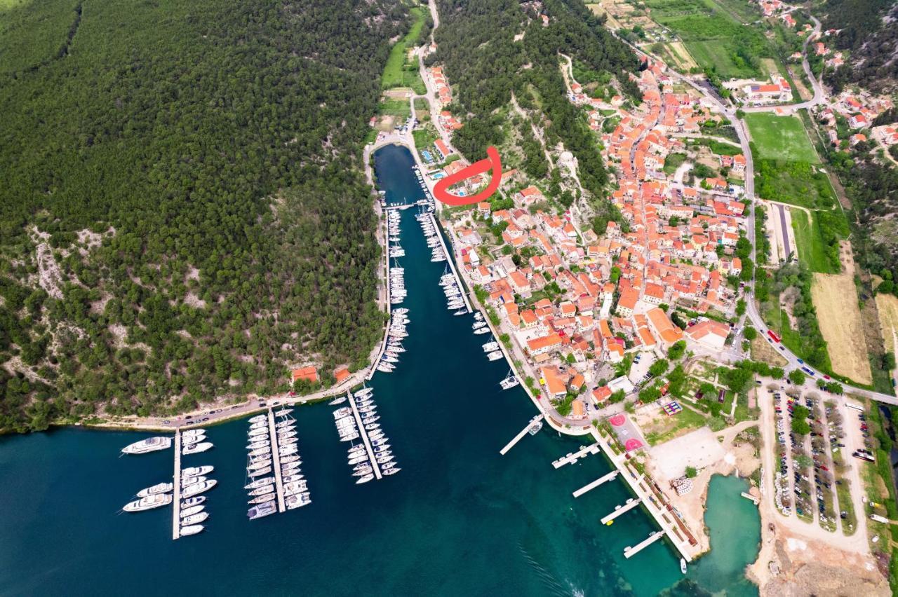 Mila And Jurija Formenti 2 Apartments In Heart Of Nautic Marina, With Heated Swimming Pool, Bikes, Sup, Kajak Skradin Dış mekan fotoğraf
