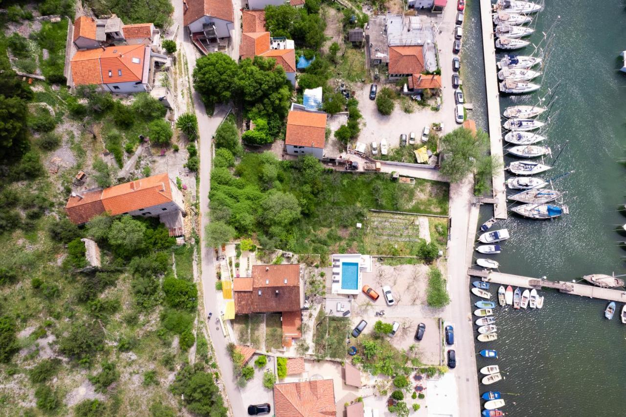 Mila And Jurija Formenti 2 Apartments In Heart Of Nautic Marina, With Heated Swimming Pool, Bikes, Sup, Kajak Skradin Dış mekan fotoğraf